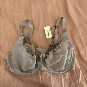 **NEVER WORN** Gray Unlimed Lace Bra and Panty Matching Set